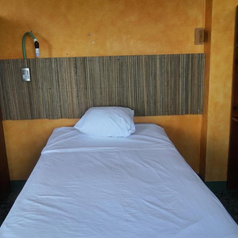 Madre Tierra Hostal - Cama individual en habitación compartida mixta - 1