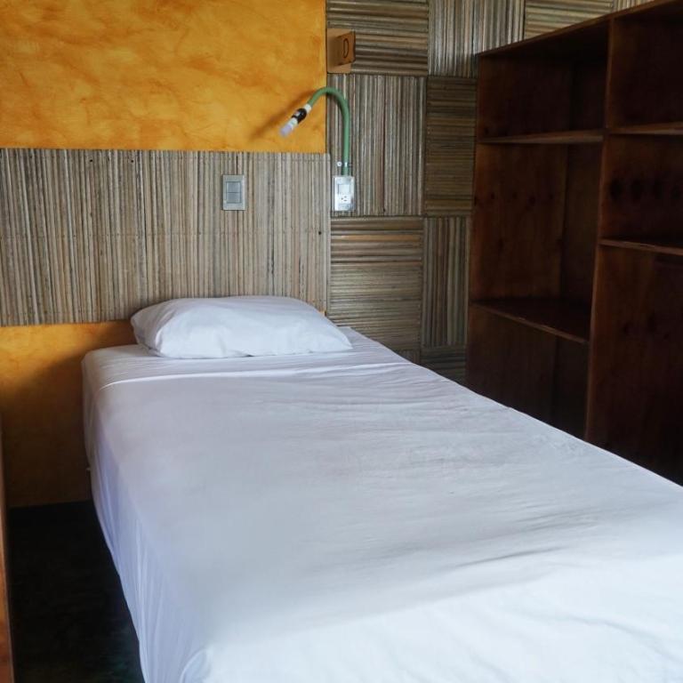 Madre Tierra Hostal - Cama individual en habitación compartida mixta - 12