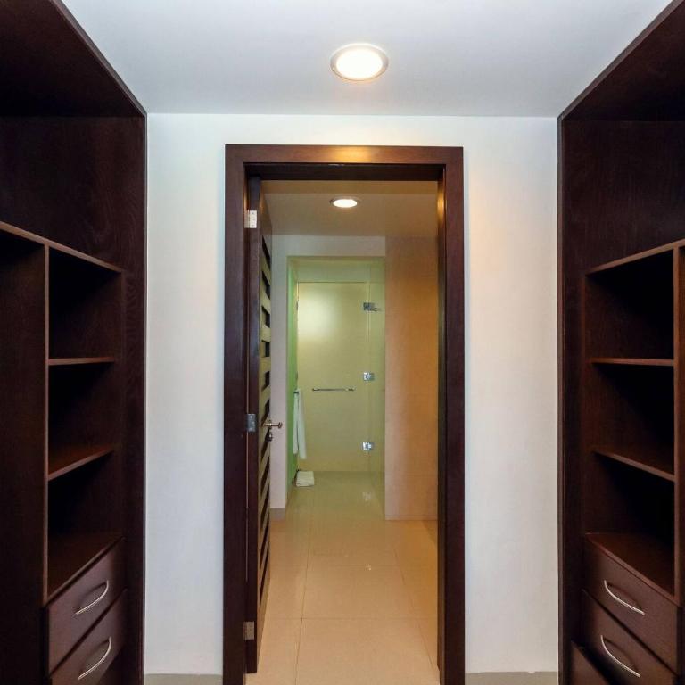 Beachfront Condo with tub, 3 BR & Pool - At Mareazul Condo Corazon - Apartment - 5