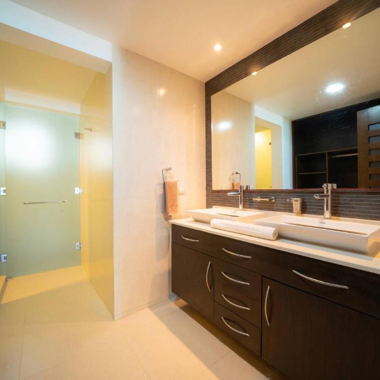 Beachfront Condo with tub, 3 BR & Pool - At Mareazul Condo Corazon - Apartment - 6