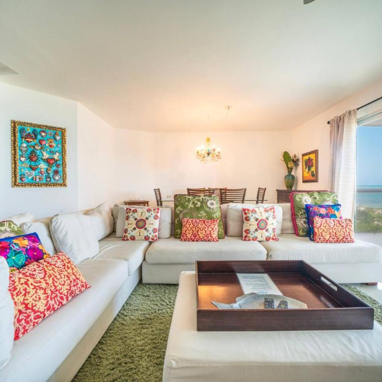 Beachfront Condo with tub, 3 BR & Pool - At Mareazul Condo Corazon - Apartment - 19