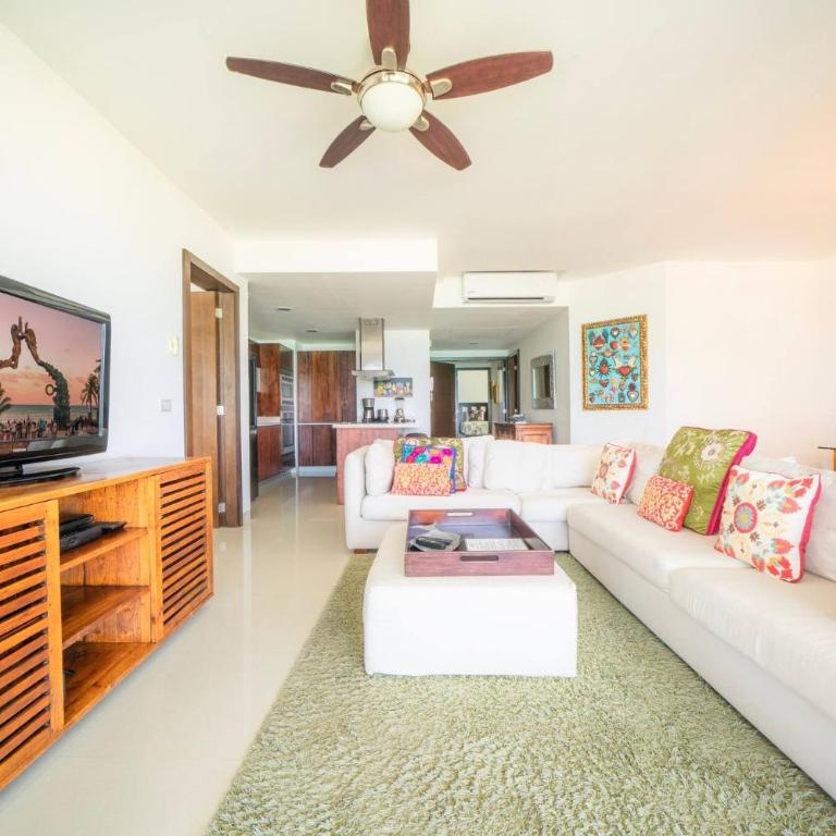 Beachfront Condo with tub, 3 BR & Pool - At Mareazul Condo Corazon - Apartment - 21