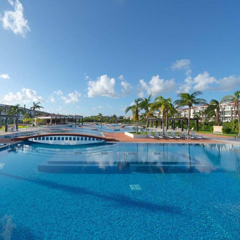 Beachfront Condo with tub, 3 BR & Pool - At Mareazul Condo Corazon - Apartment - 24