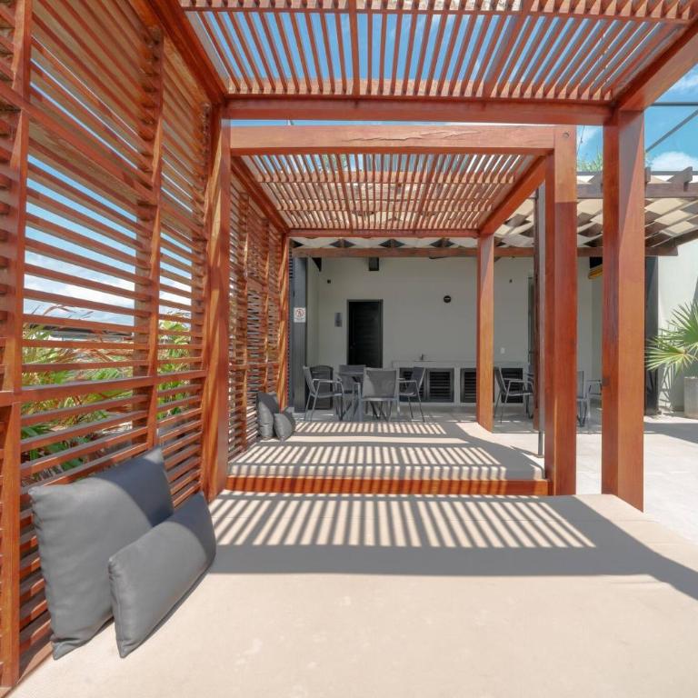 1 BR Condo with Rooftop Pool & Bar - At IT Residences - Condo Iris - One-Bedroom Apartment - 18