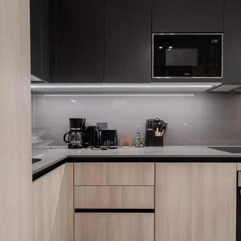 Stunning 2BR 2BA Apartment For 4 Guests - Apartamento - 14