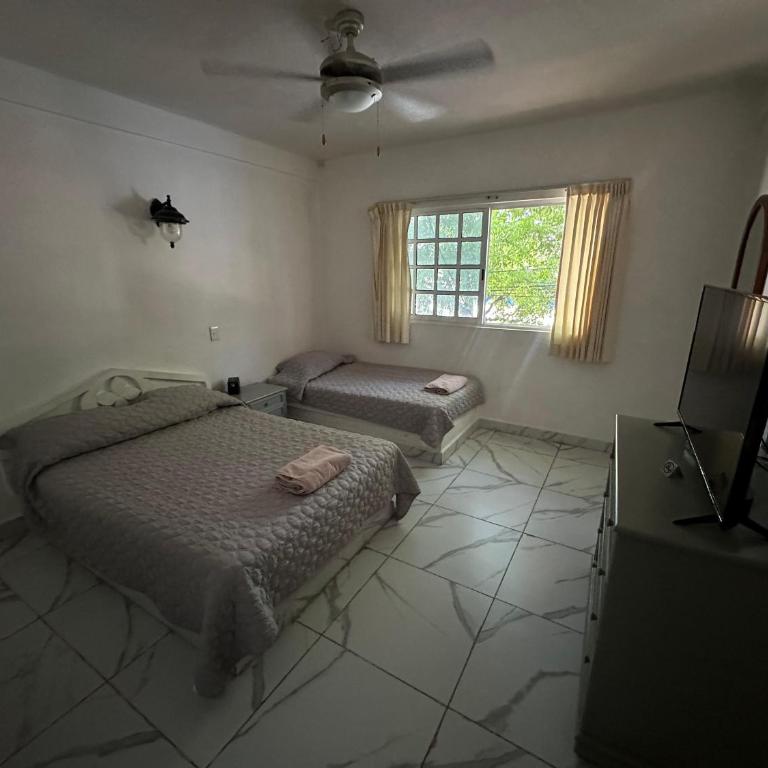 Hotel Cancún Rosa - Habitación Doble con baño privado - 1