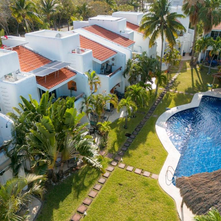 3 Bedroom Villa with Pool - At Playacar II - Mayamar G1 - Three-Bedroom Villa - 1