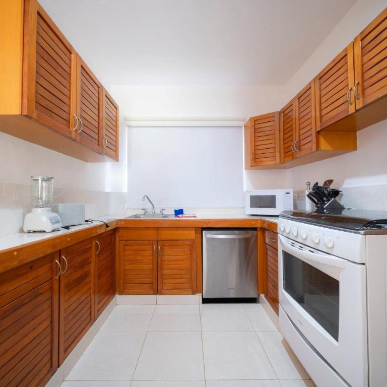 3 Bedroom Villa with Pool - At Playacar II - Mayamar G1 - Three-Bedroom Villa - 17