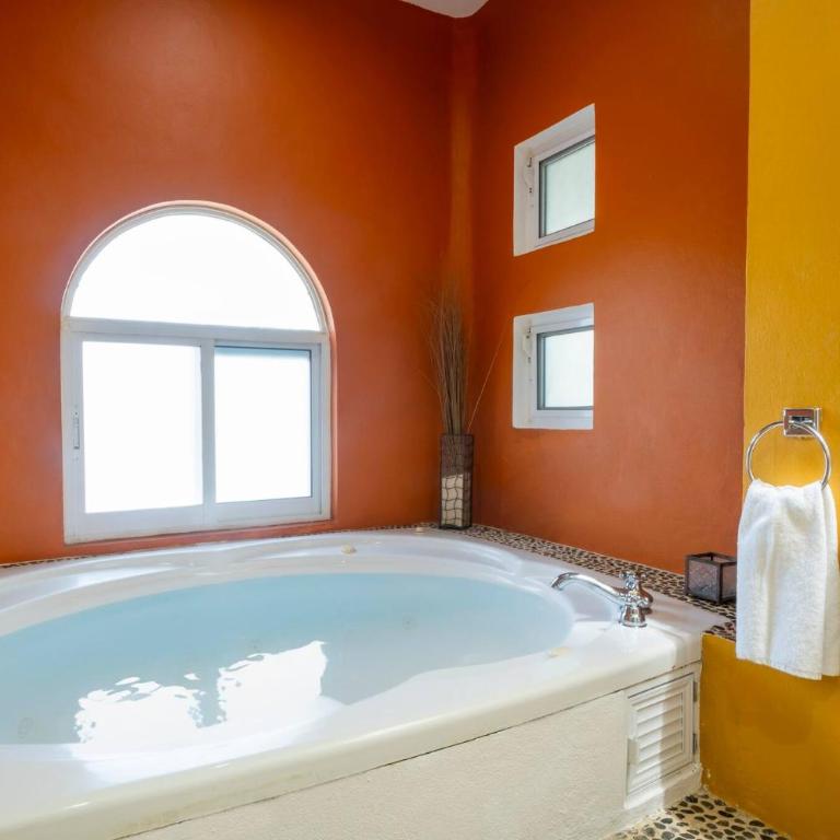 Luxury 3 Bedroom Villa with Pool - At Playacar II - Mayamar G9 - Three-Bedroom Apartment - 7
