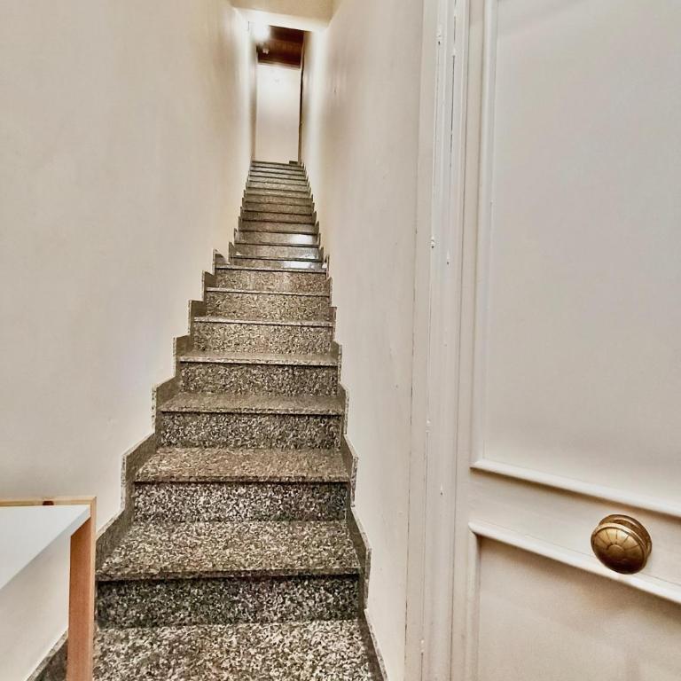 Dietro Piazza Duomo - Appartamento con Balcone - 10