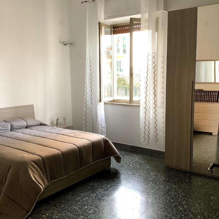 Elena's House - Three-Bedroom Apartment with Balcony - 1