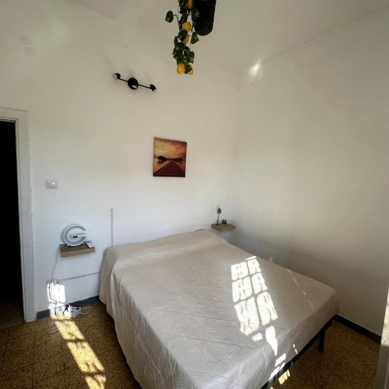 Elena's House - Three-Bedroom Apartment with Balcony - 18