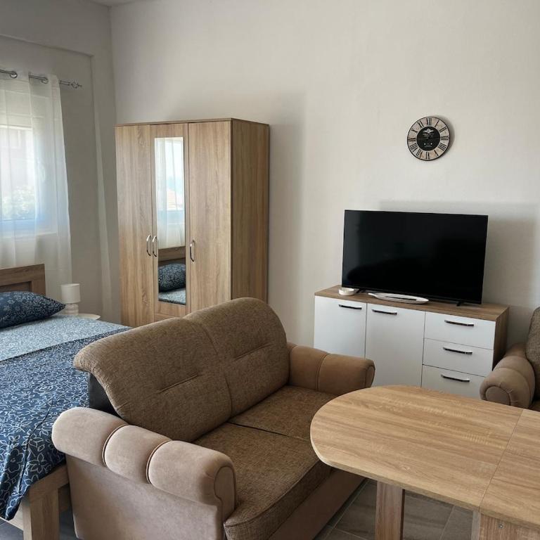 Vaidas place - One-Bedroom Apartment - 8