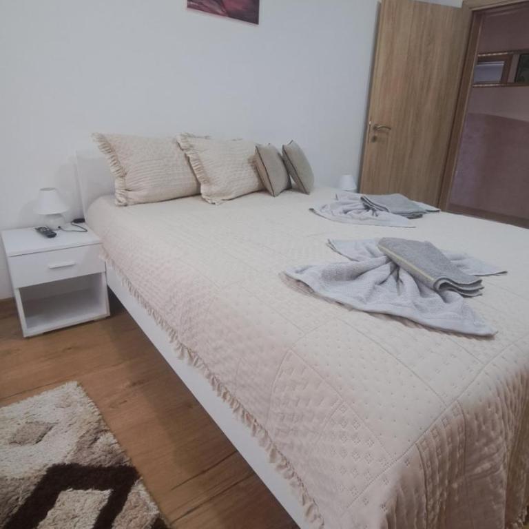 Apartman Nani - Three-Bedroom Apartment with Mountain View - 14