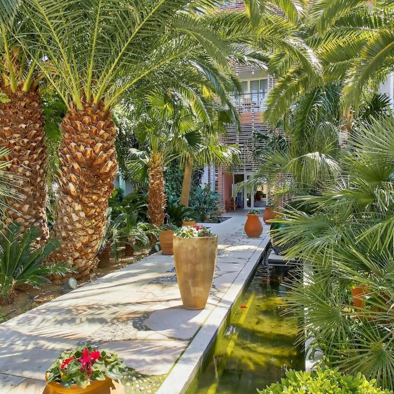VAUBAN Superbe T2 avec Vue Port Antibes Résidence Haut de Gamme Clim Parking Privé Wi-Fi - Appartement - 34