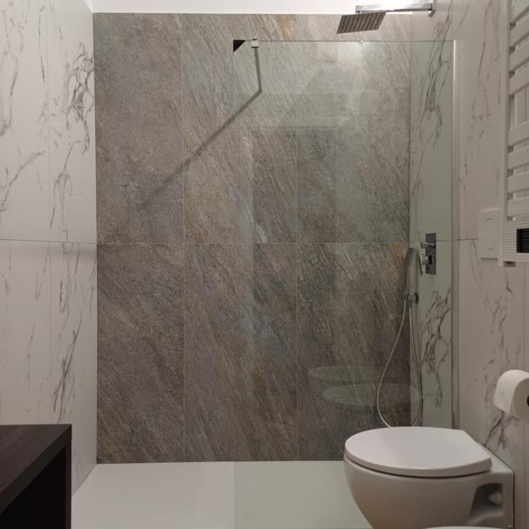 Luxury Rooms Bari - Camera Matrimoniale con Bagno Privato - 22