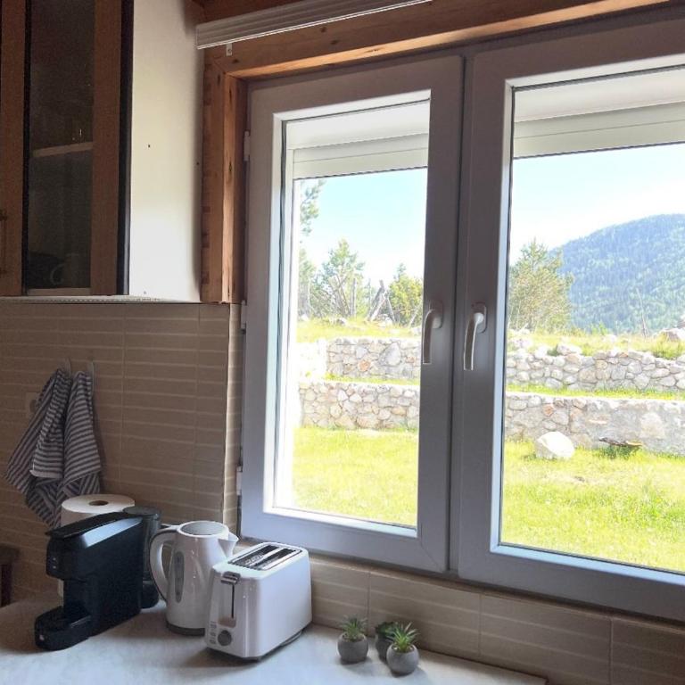 Mountain Peace Cottage - Three-Bedroom House - 9