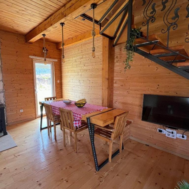Mountain Peace Cottage - Three-Bedroom House - 6