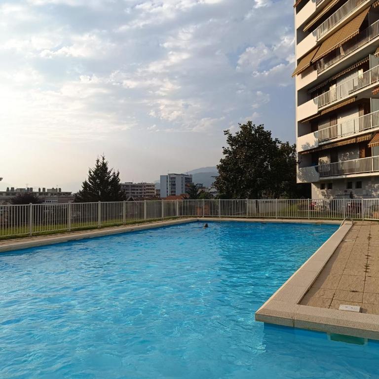 Meublé 3 étoiles - PISCINE- BALCON - TENNIS - Studio - 24
