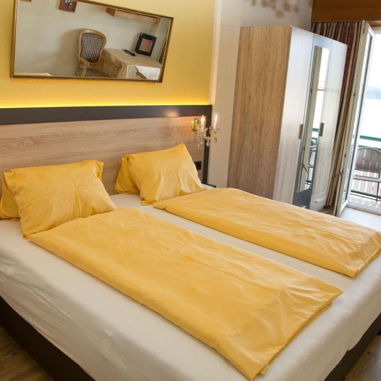 Villa Desiree - Hotel Garni - Adults Only - Doppelzimmer mit Balkon und Seeblick - 7