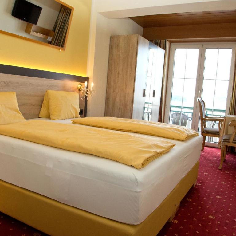 Villa Desiree - Hotel Garni - Adults Only - Doppelzimmer mit Balkon und Seeblick - 15