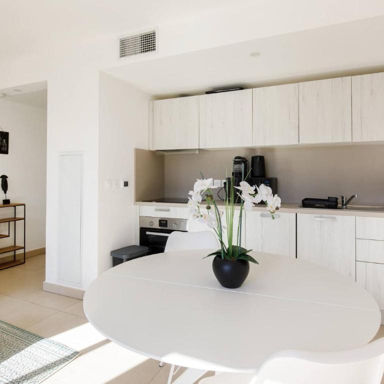 CALYPSO- Superbe perle, Vieil Antibes, wifi, climatisation - Appartement 1 Chambre - 10