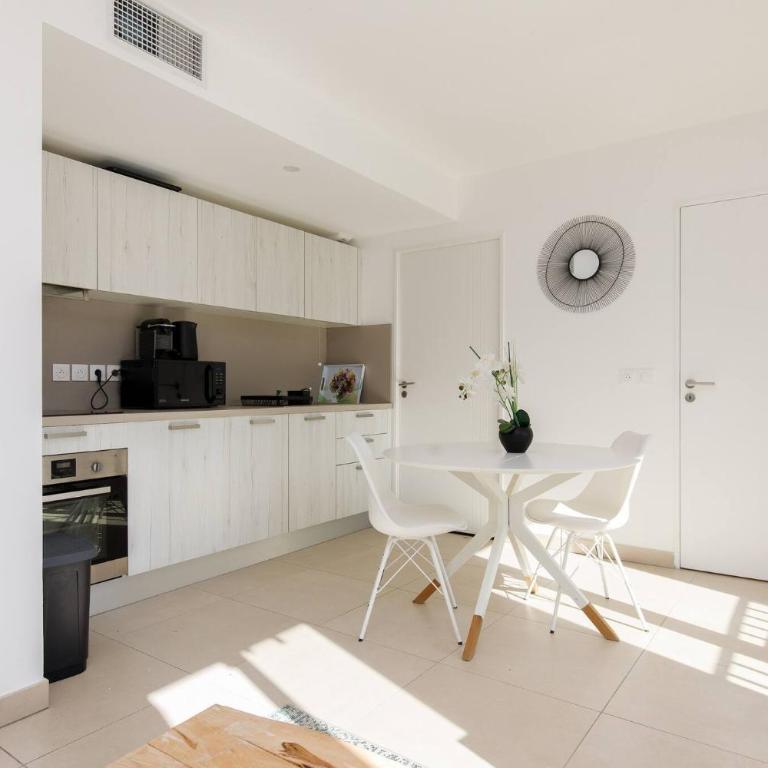 CALYPSO- Superbe perle, Vieil Antibes, wifi, climatisation - Appartement 1 Chambre - 16