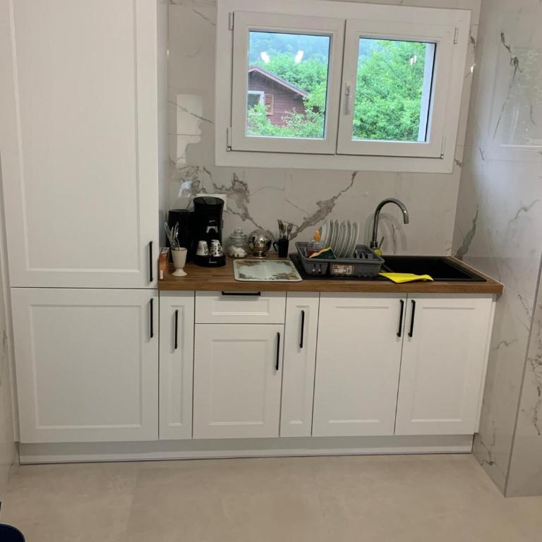Appartement 4 pièces dans une maison au calme - Appartement 3 Chambres - 24
