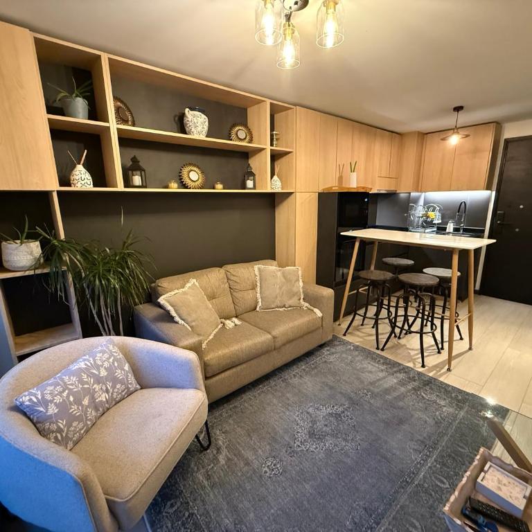 Maravilloso Depto nuevo 2D 2B centro frente al lago con piscina techada temperada y jacuzzi - Apartamento de 2 dormitorios - 4