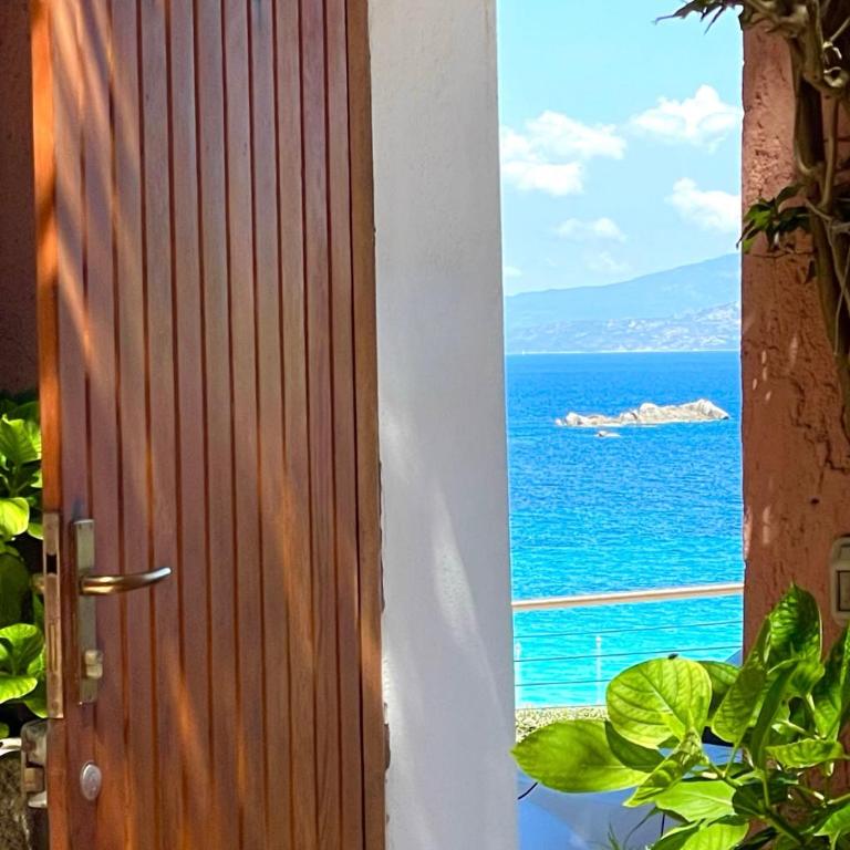 Casa Captain Howard Blackburn - fronte mare con giardino - Santa Teresa di Gallura - Casa con 1 Camera da Letto - 1