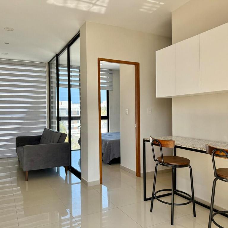 Loft a few blocks from the beach - Two-Bedroom Apartment - 8