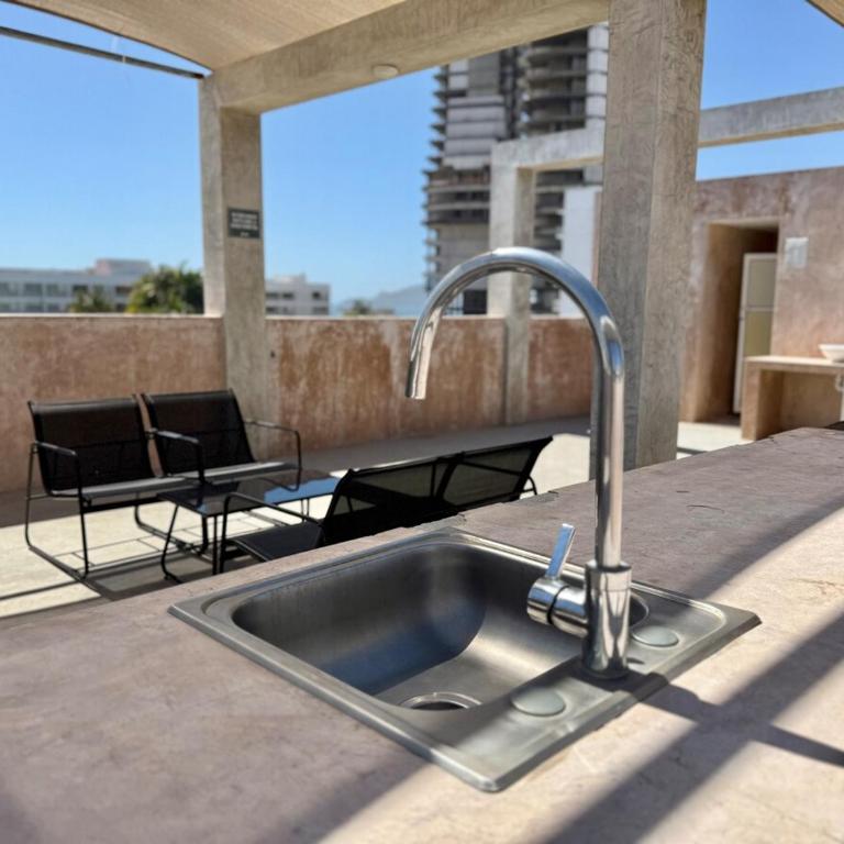 Loft a few blocks from the beach - Two-Bedroom Apartment - 15