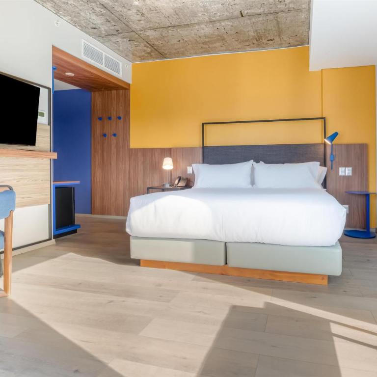 Tru By Hilton Chillan Ferrat - Habitación con cama extragrande. - 4