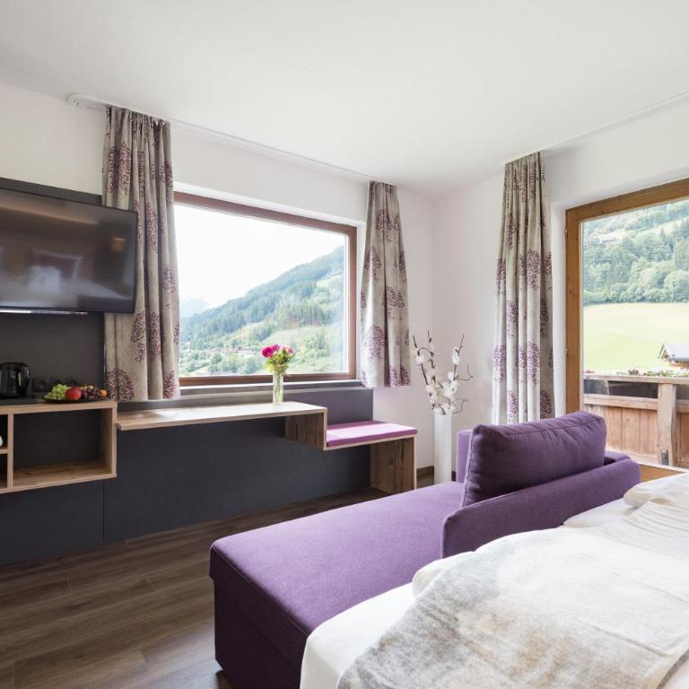 Hotel Pension*** Wiesenhof - Dreibettzimmer mit Dusche - 2