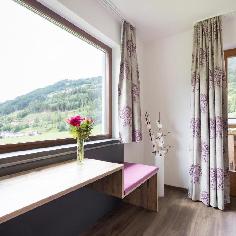 Hotel Pension*** Wiesenhof - Dreibettzimmer mit Dusche - 4
