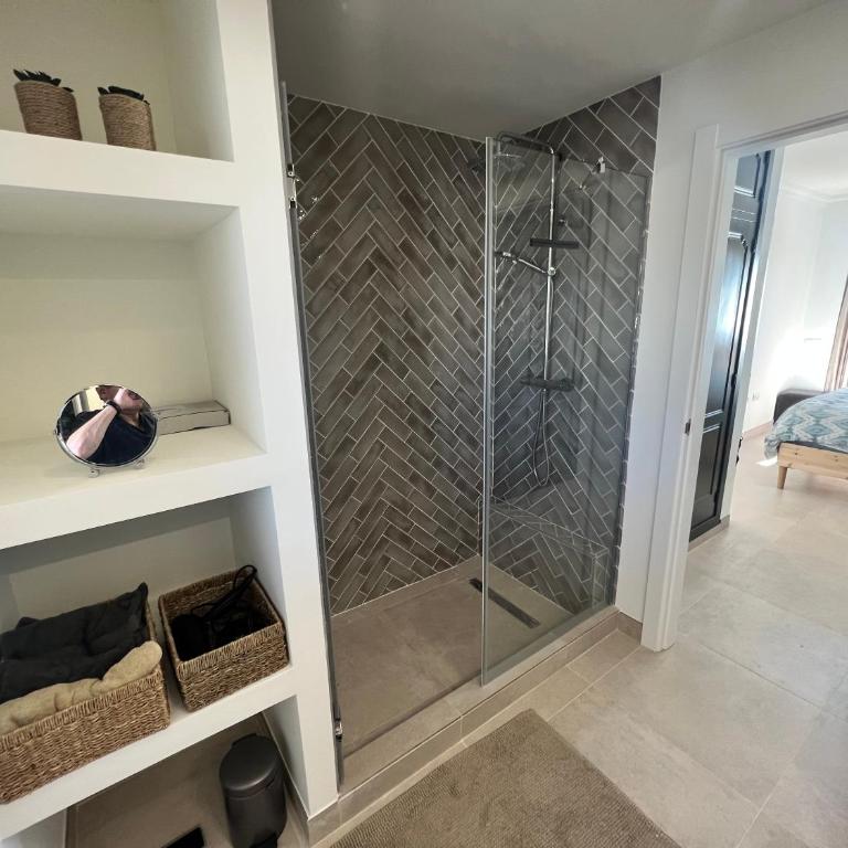 Estepona Beach Front Apartment with Stunning Sea Views - Two-Bedroom Apartment - 29
