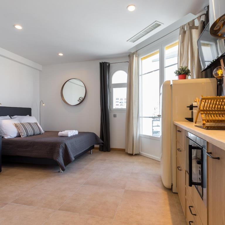 Palais Saint Pierre - Studio with Balcony - 12