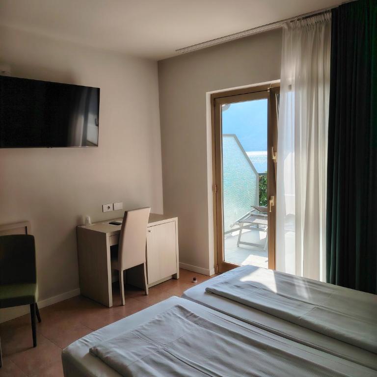 HOTEL ASTOR - Camera Doppia con Letti Singoli con Vista Lago - 7