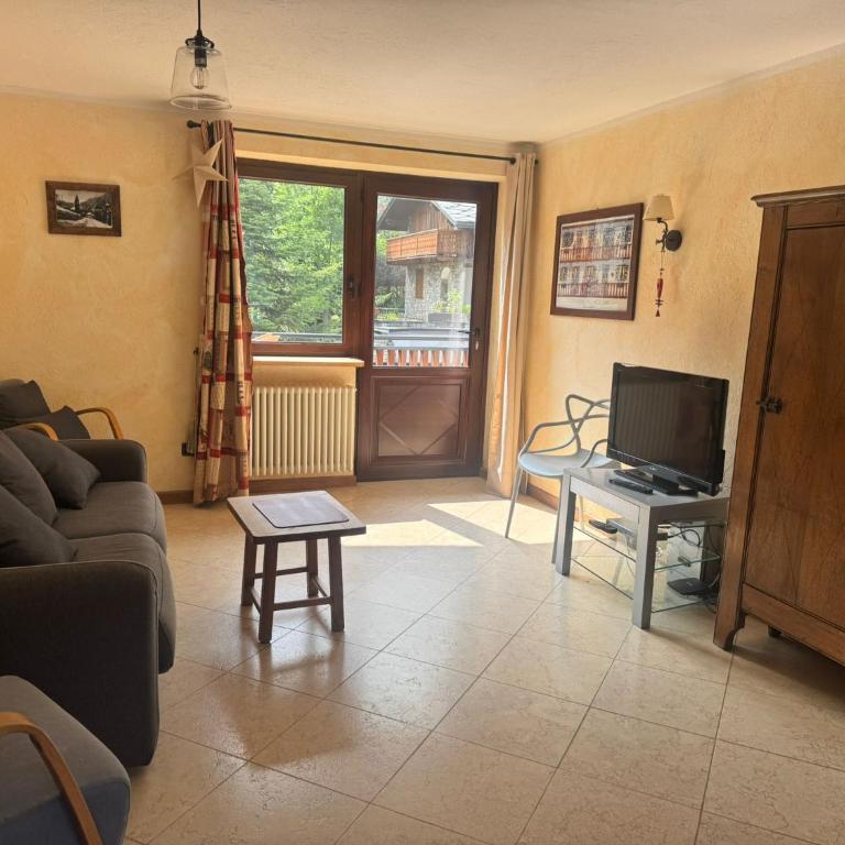 We are 4810 Chalet Le Piolet - One-Bedroom Apartment - 4