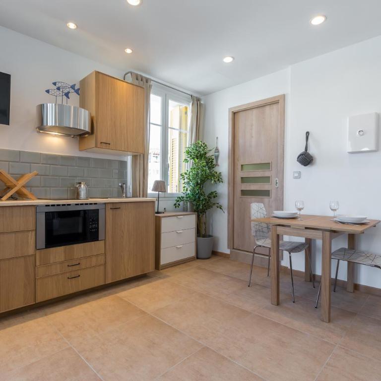 Palais Saint Pierre - Studio with Balcony - 21
