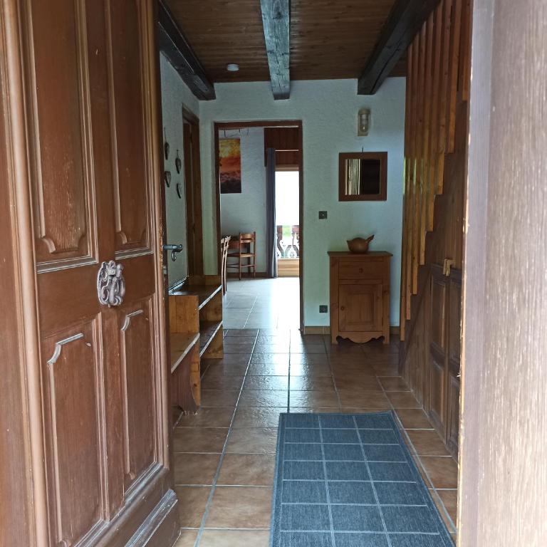 Grand appartement à 5 minutes du télécabine avec très belle vue ! - Apartment - 8