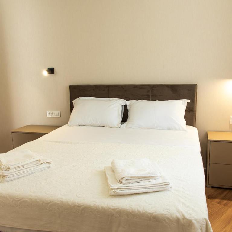 Konzul apartment - Two-Bedroom Apartment with View - 7