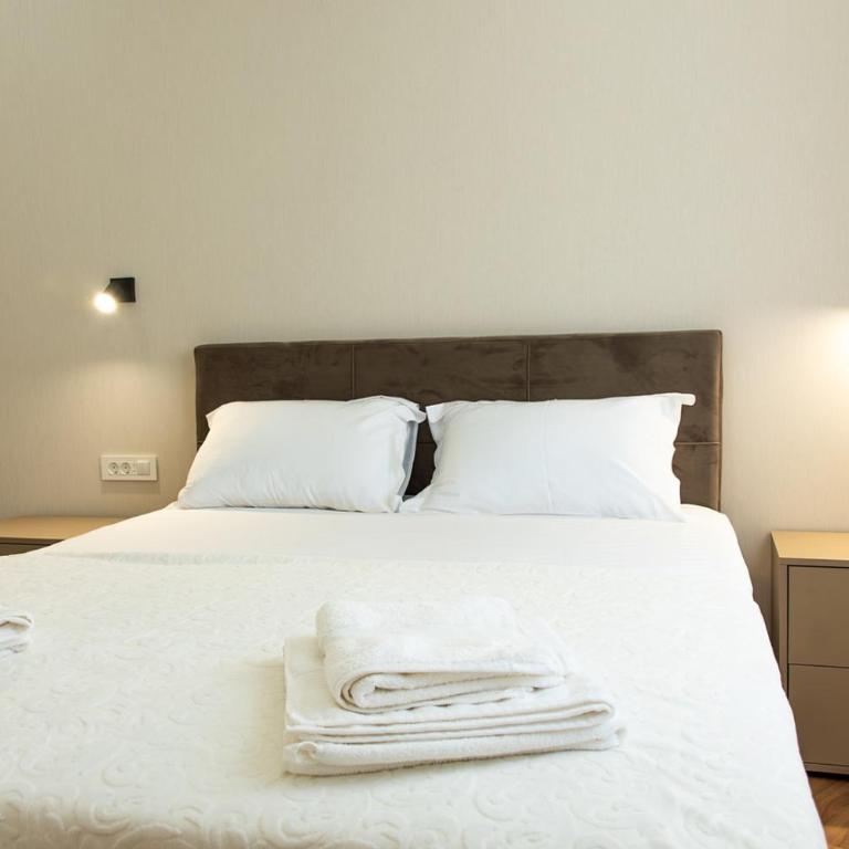Konzul apartment - Two-Bedroom Apartment with View - 12