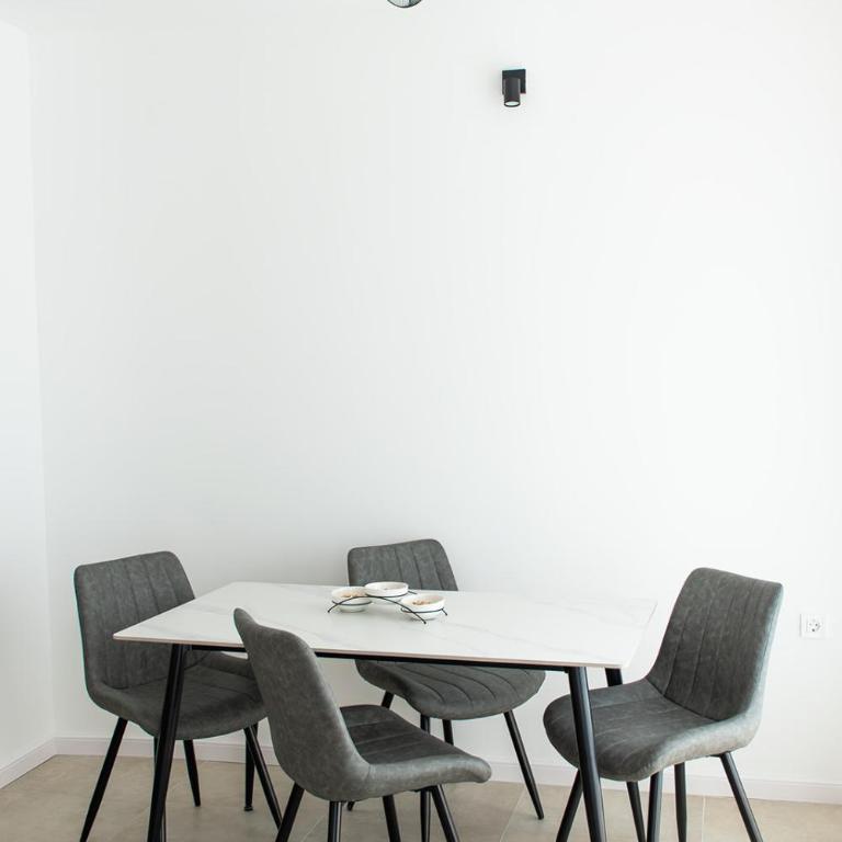 Konzul apartment - Two-Bedroom Apartment with View - 23