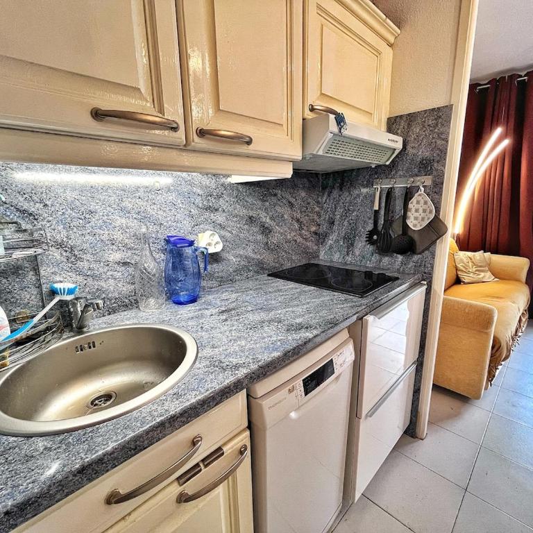 Rez de jardin privatif à 150m de la mer - Appartement 1 Chambre - 8