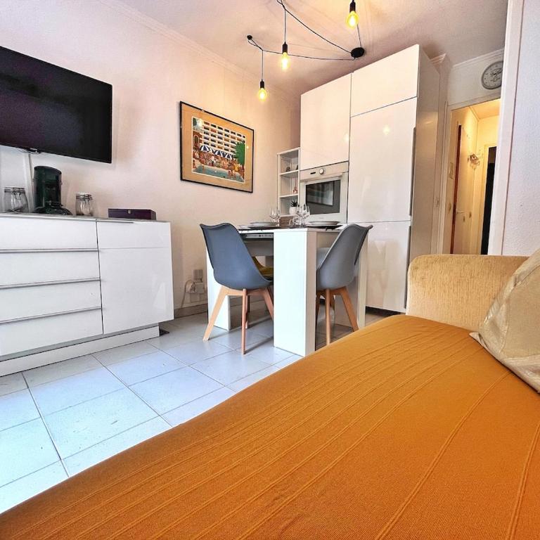 Rez de jardin privatif à 150m de la mer - Appartement 1 Chambre - 9