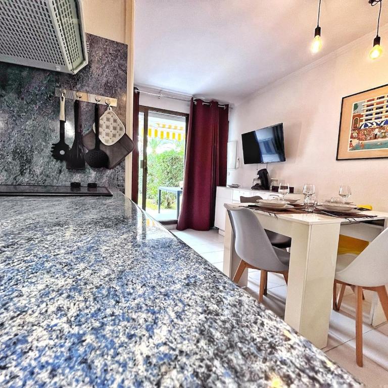 Rez de jardin privatif à 150m de la mer - Appartement 1 Chambre - 49