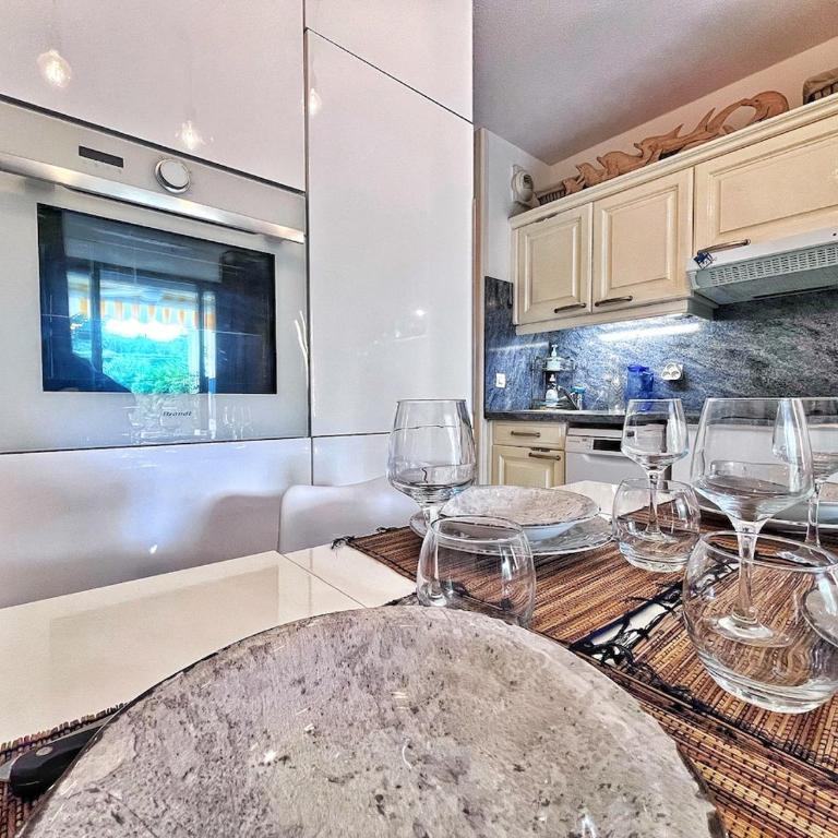 Rez de jardin privatif à 150m de la mer - Appartement 1 Chambre - 50