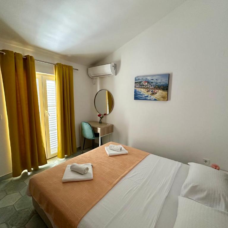R&A Apartmani Bečići - Dvokrevetna Soba s Bračnim Krevetom s Pogledom na Vrt - 2