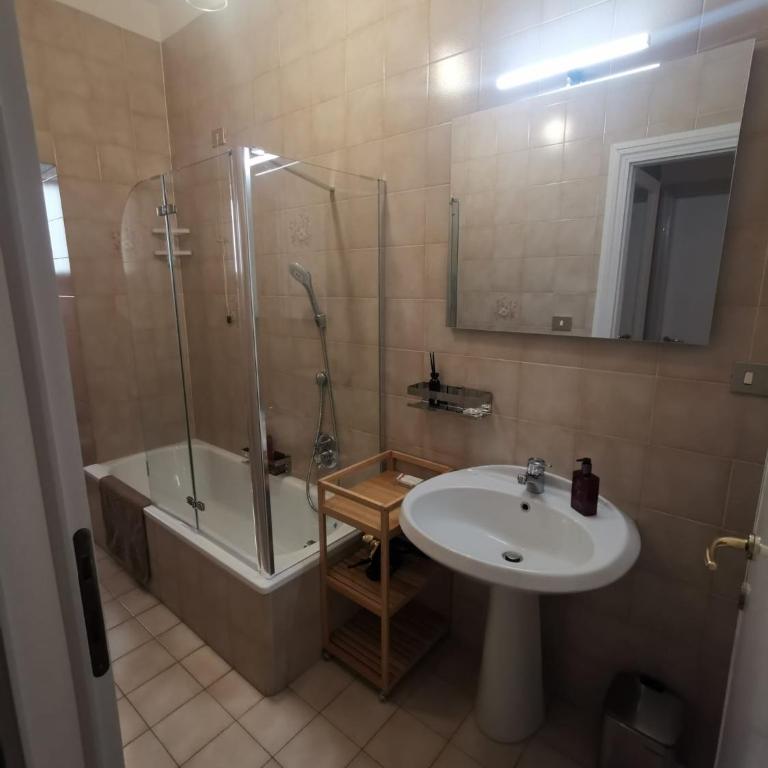Le Due Torri Sotto Casa - Double Room with Private Bathroom - 14
